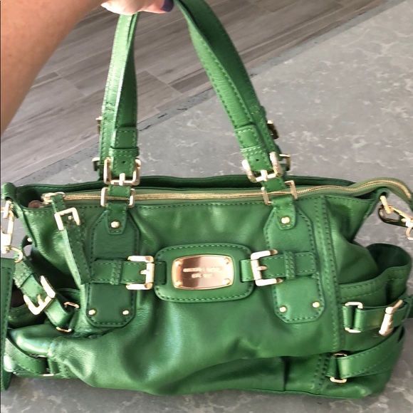 Michael Kors girgeous handbag - Picture 3 of 5